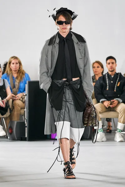 Look 25